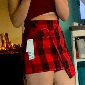 Red and black plaid skirt <3